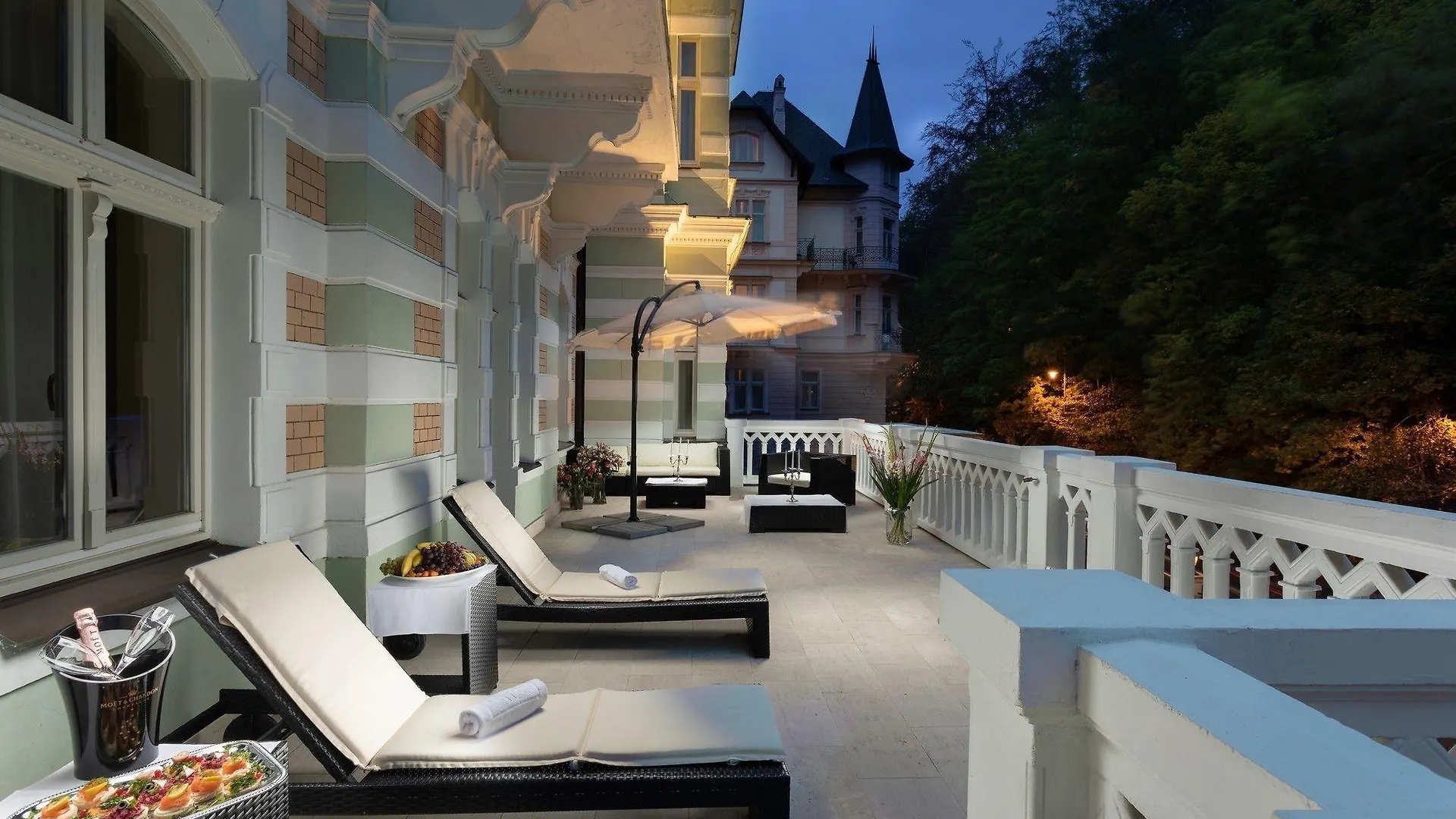 Savoy Westend Hotel Κάρλοβι Βάρι 5*,